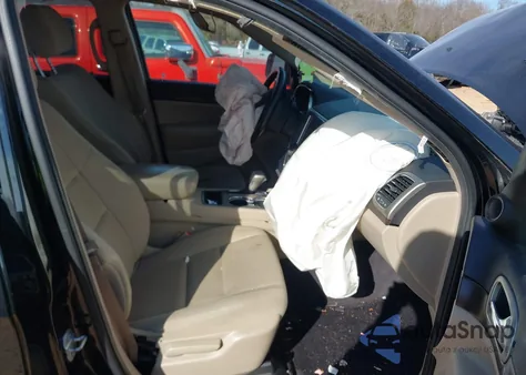 2017 Jeep Grand Cherokee Laredo 4X4 z USA, uszkodzony, nr VIN 1C4RJFAG6HC843553